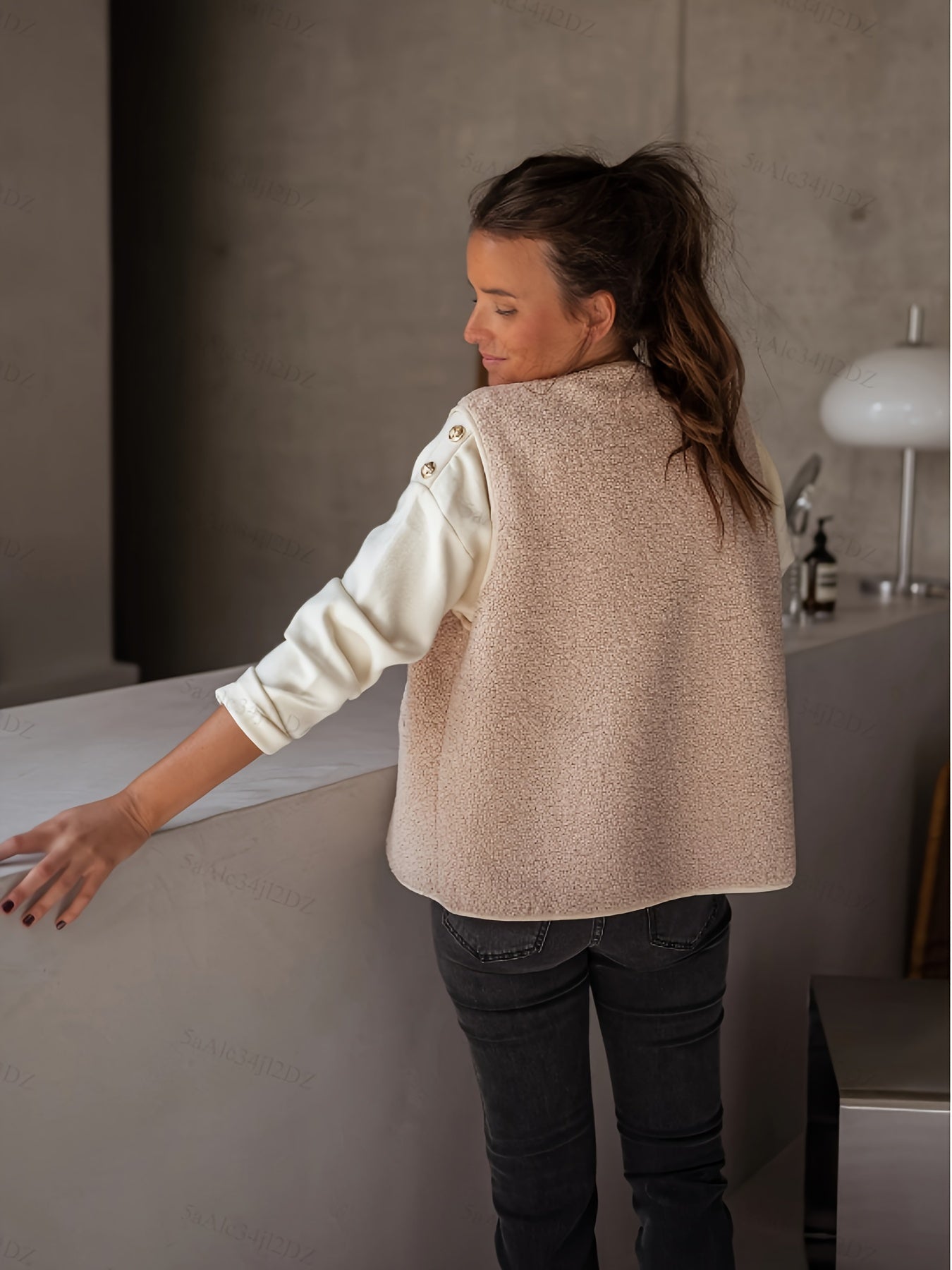 Ollina – Elegant och stilren ärmlös kappa