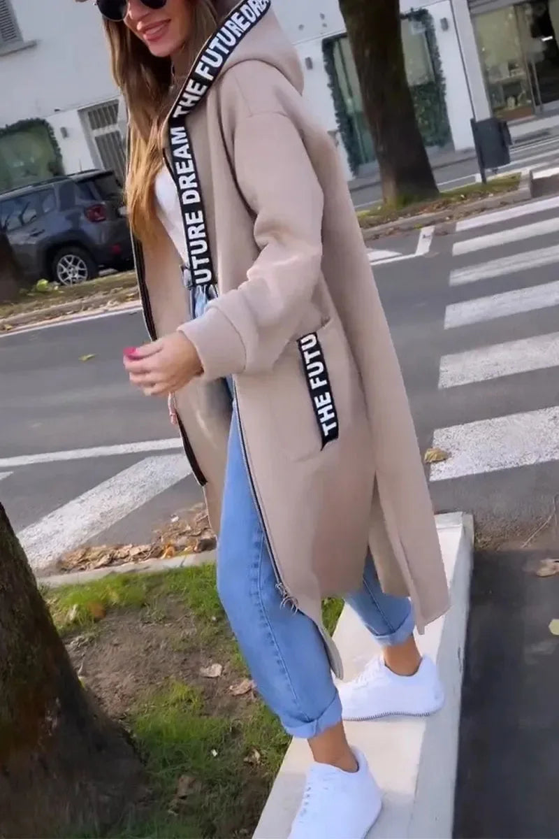 Ylva – Lång trenchcoat med elegans och värme