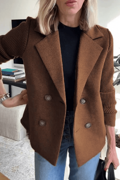 Alfhildur – Elegant dubbelknäppt kappa - Véloria Studios