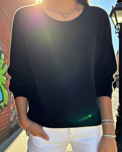 Lirona – Tröjan som omfamnar vardagens enkelhet - Véloria Studios