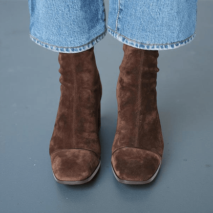 Novina – Elegant stöd och trygg stil i varje steg - Véloria Studios