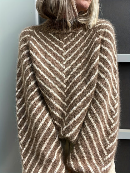 Ragnhild – Pullovern som följer din rytm - Véloria Studios