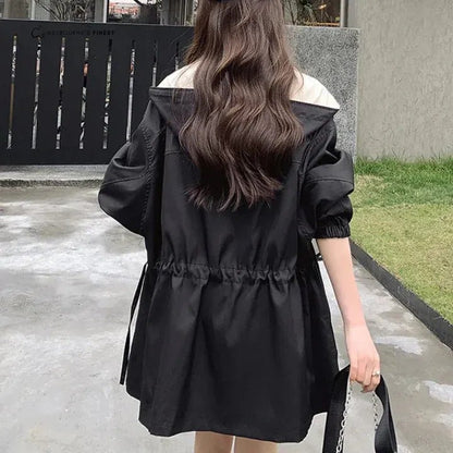 Selina – Trenchcoaten som kombinerar stil och funktion - Véloria Studios