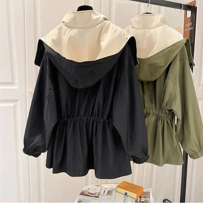 Selina – Trenchcoaten som kombinerar stil och funktion - Véloria Studios