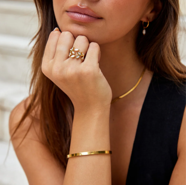 Serene – Guldblad Ring